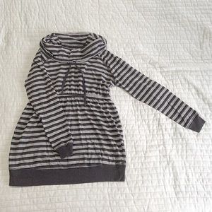 Two Heart Maternity sweatshirt. Size small